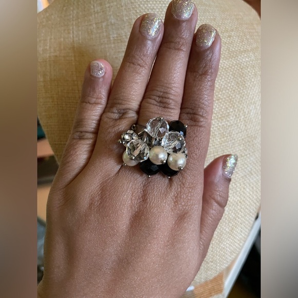 Statement black & white bead and pearl stretchable ring - Picture 5 of 5